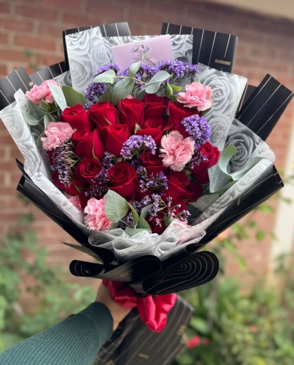 PROMISE AND LOVE - Imagen 2